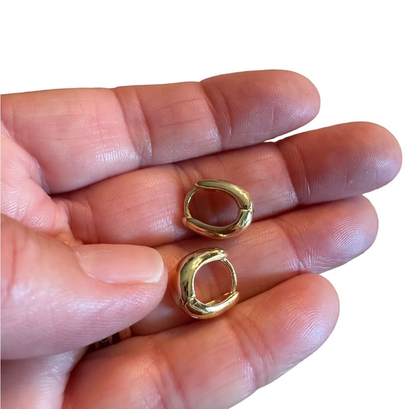 Milla Jewelry Small Gold Plated Hinge Hoop Earrings - Picture 5 of 7